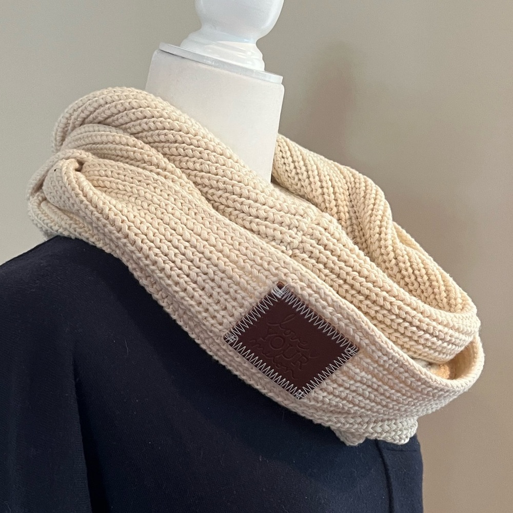 Love Your Melon Infinity scarf in cotton Khaki Speckled

EUC, used once